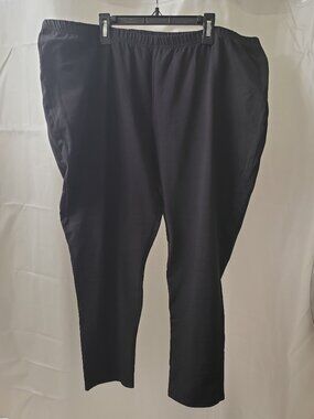 Plus Size Black Capris